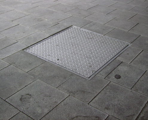 Schachtabdeckung mit eingelegtem Deckel Schachtabdeckung mit eingelegtem Deckel