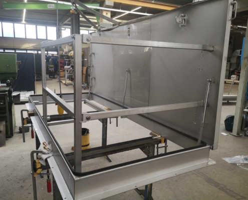 Schachtabdeckung abklappbares Geländer Schachtabdeckung abklappbares Geländer