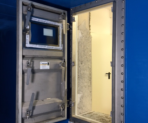 Wasserdrucktüre mit Anschluss PE Platten