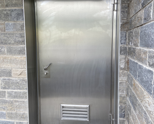 Edelstahltüre RC3 mit Laibungsrahmen